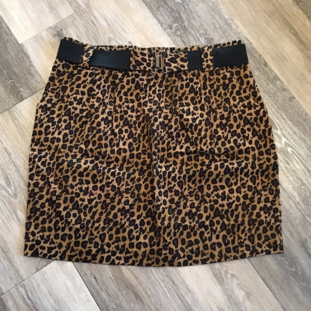 Super cute leopard print skirt! EUC